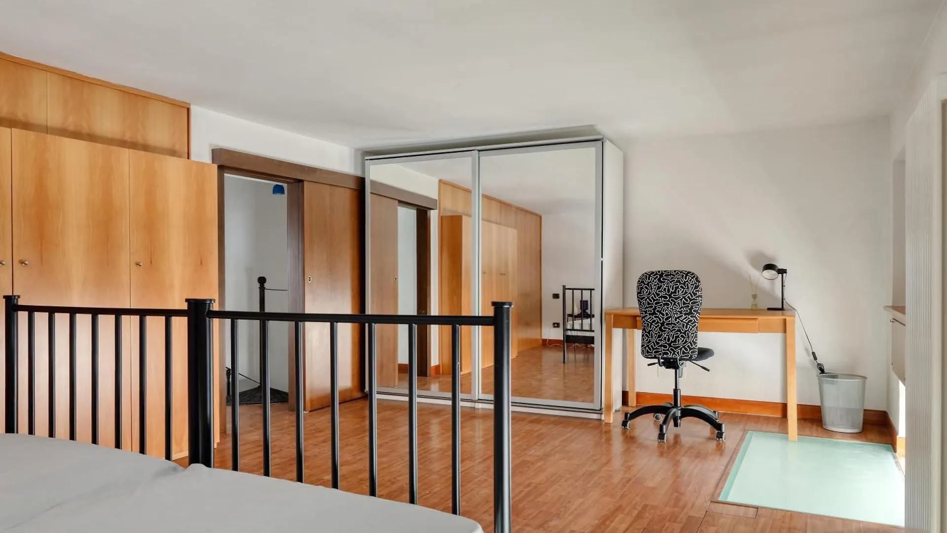 Luigi Bocconi Apartment 6 Pax Milan