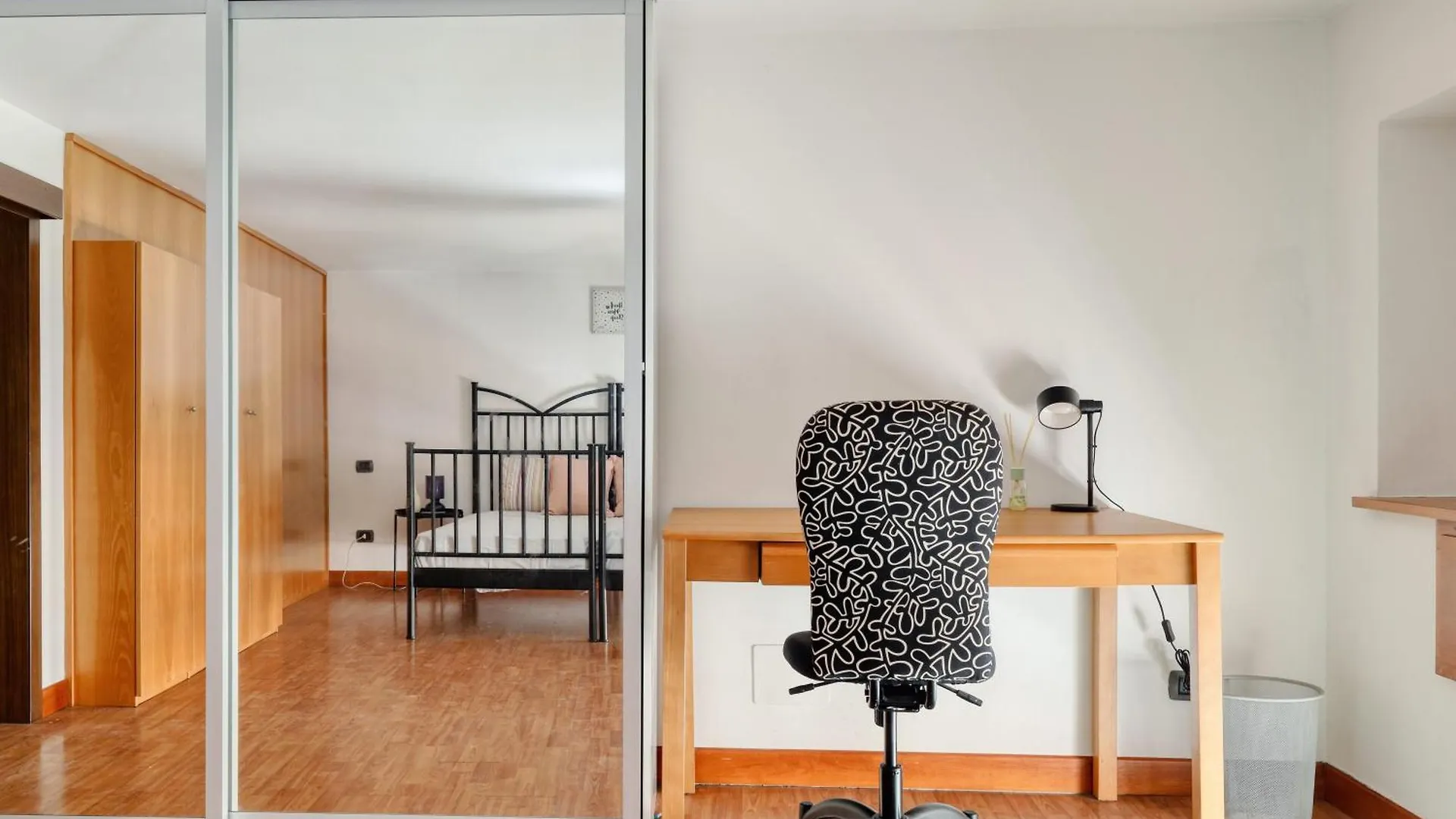 Luigi Bocconi Apartment 6 Pax Milan